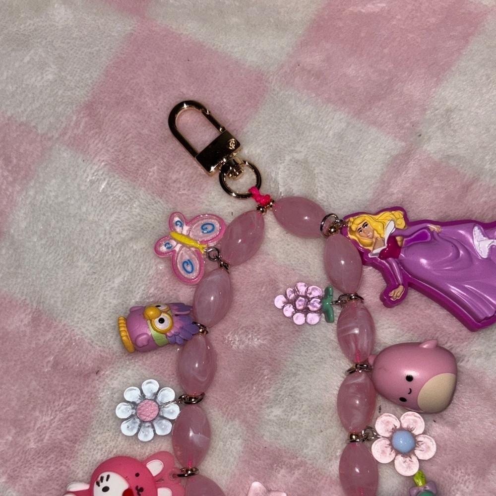 Cutie Clip Beaded Charm Keychain with LPS, Hello Kitty, Stitch & More - Picture 7 of 7